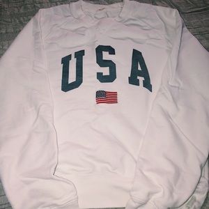 Brandy Melville USA crew neck sweater